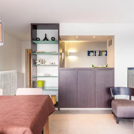 In With Sea View, Cleaning Included Apartment