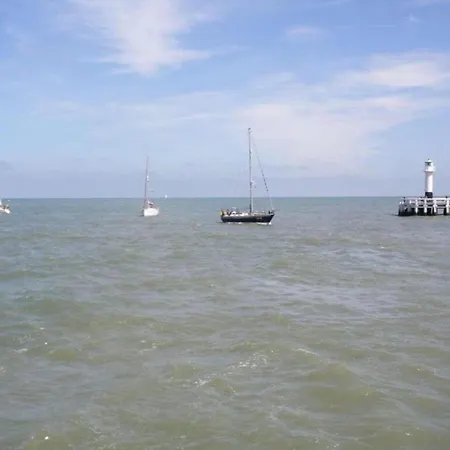 In With Sea View, Cleaning Included Oostduinkerke
