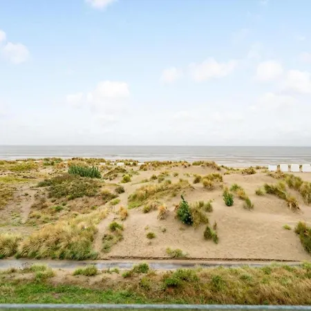 In With Sea View, Cleaning Included Apartment *