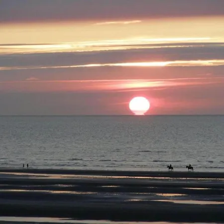 In With Sea View, Cleaning Included Apartment Oostduinkerke